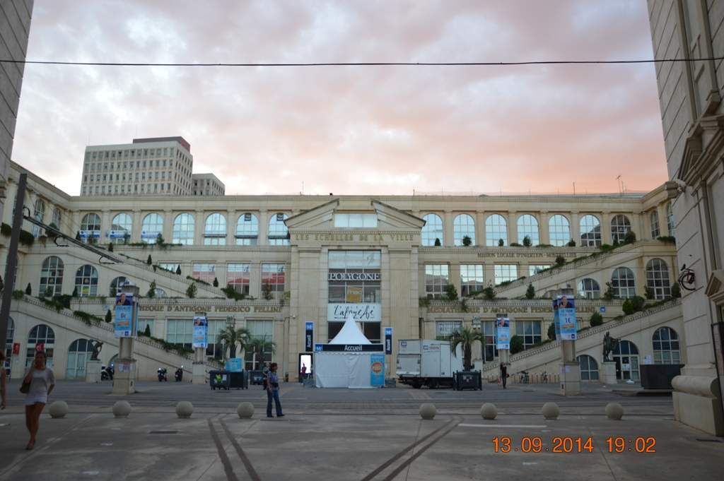 ai1368.photobucket.com_albums_ag187_d3ci0_Road_20Trip_202014_Montpellier_202_zpsec0m54nb.jpg