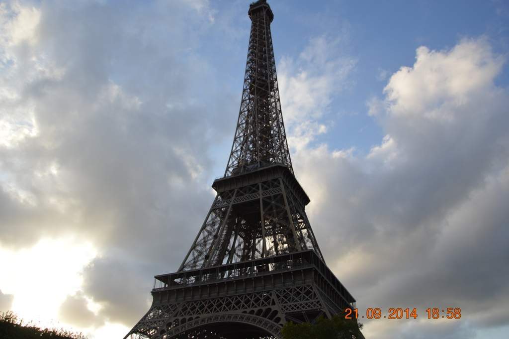 ai1368.photobucket.com_albums_ag187_d3ci0_Road_20Trip_202014_Paris_202_zps5pnnqk70.jpg