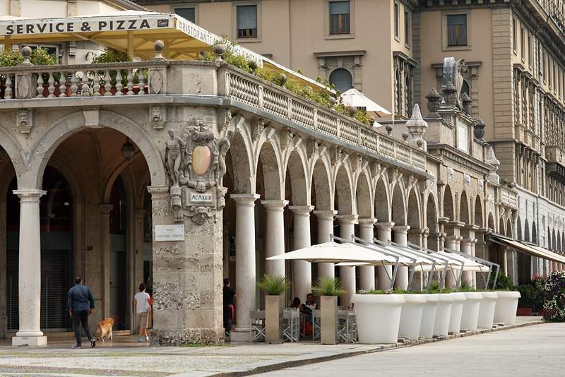 ai1373.photobucket.com_albums_ag395_albertoguedes1_Bergamo_20800_IMG_0150_800_zpsa66549a1.jpg