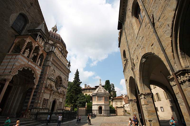 ai1373.photobucket.com_albums_ag395_albertoguedes1_Bergamo_20800_IMG_0290_800_zpsbb423d7d.jpg