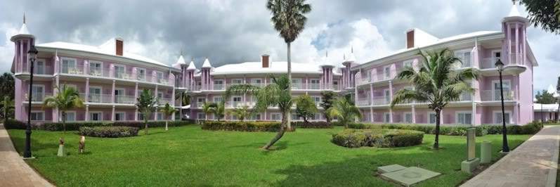 ai138.photobucket.com_albums_q278_CarlosLuz_Jamaica_00HotelHabitacionesPano.jpg