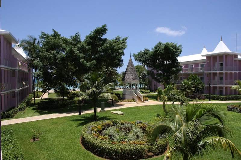 ai138.photobucket.com_albums_q278_CarlosLuz_Jamaica_00VistaQuartoHotel.jpg