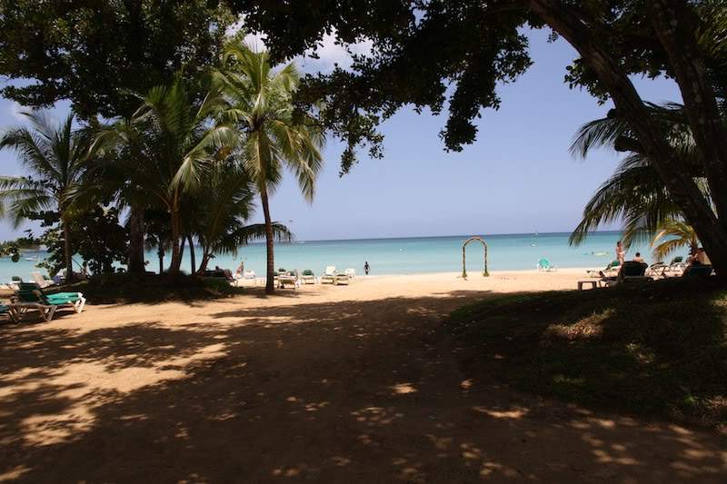 ai138.photobucket.com_albums_q278_CarlosLuz_Jamaica_01PraiaSombra.jpg