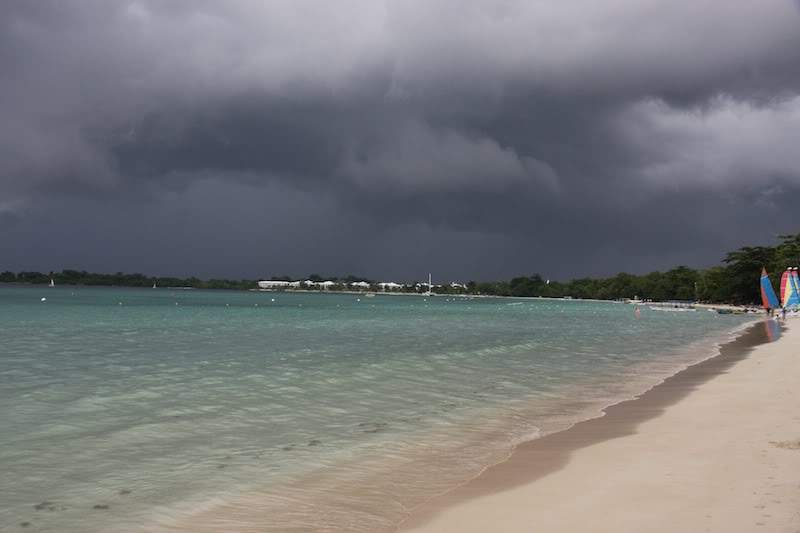ai138.photobucket.com_albums_q278_CarlosLuz_Jamaica_01PraiaTrovoada.jpg
