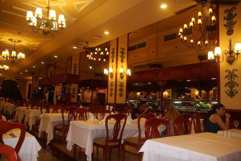 ai138.photobucket.com_albums_q278_CarlosLuz_Jamaica_07ComidaSalaJantar.jpg