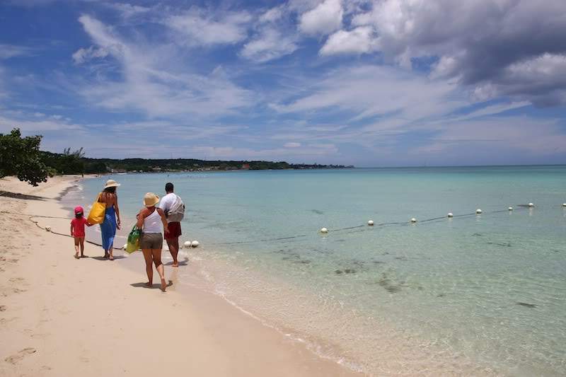ai138.photobucket.com_albums_q278_CarlosLuz_Jamaica_107MileBeachNos.jpg