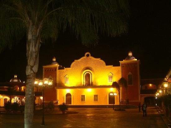 ai164.photobucket.com_albums_u31_RuiMAP_hacienda_at_night1.jpg