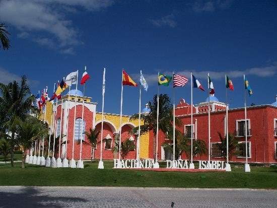 ai164.photobucket.com_albums_u31_RuiMAP_hacienda_at_the_entrance1.jpg