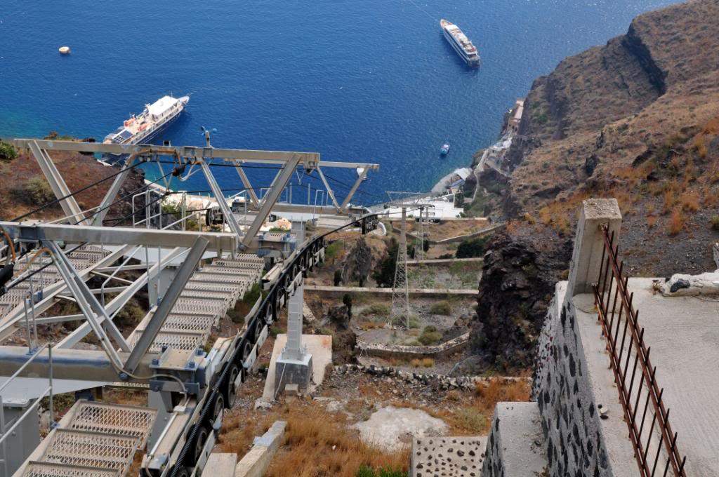 ai201.photobucket.com_albums_aa294_carlos_lopes_Santorini_125.jpg