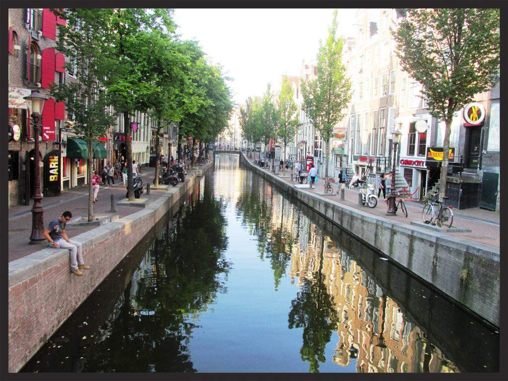 ai225.photobucket.com_albums_dd306_aserodio_2014_Amsterdam_0bcfa5914cf641d3cc06da84493e43e86d0.jpg