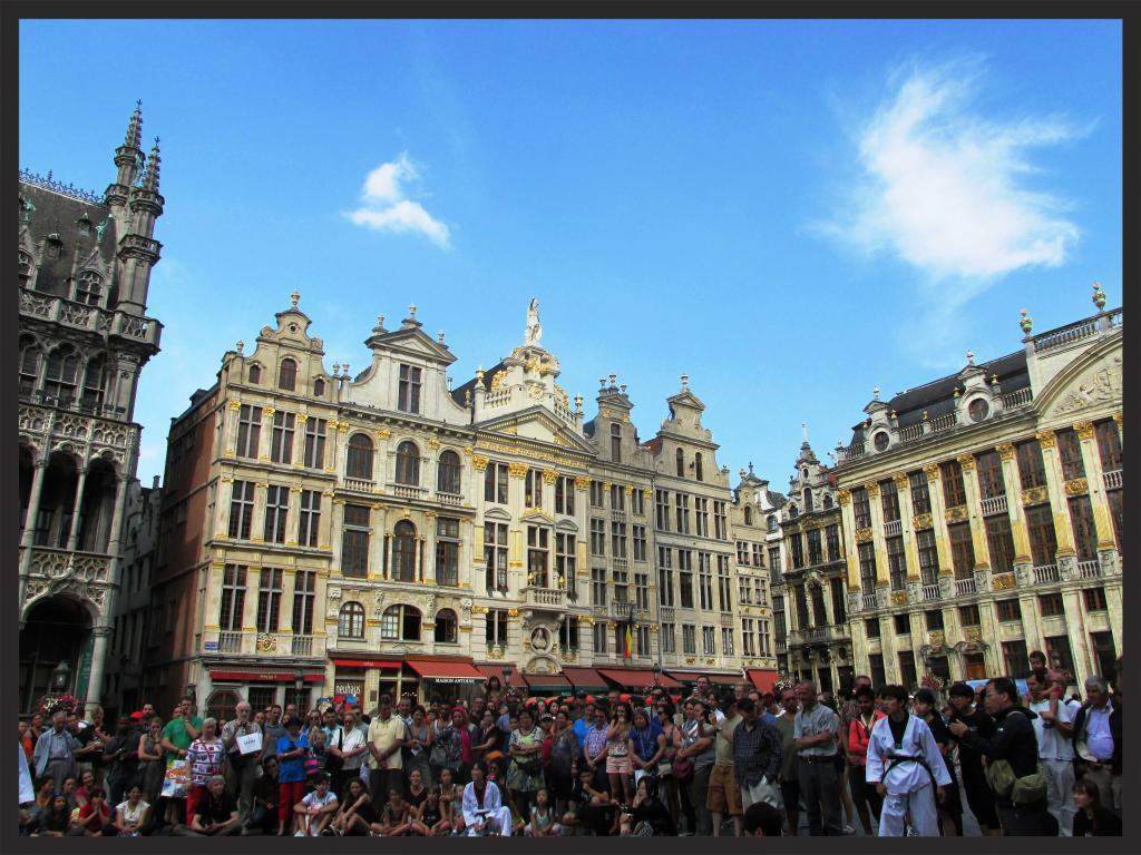 ai225.photobucket.com_albums_dd306_aserodio_2014_Bruxelas_55f04b4d9e94fa314583affa2f12fc32bd64.jpg