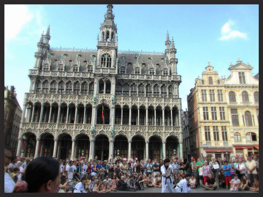 ai225.photobucket.com_albums_dd306_aserodio_2014_Bruxelas_7d6c566e37a40f8bddfe9ae96512650ebf92.jpg