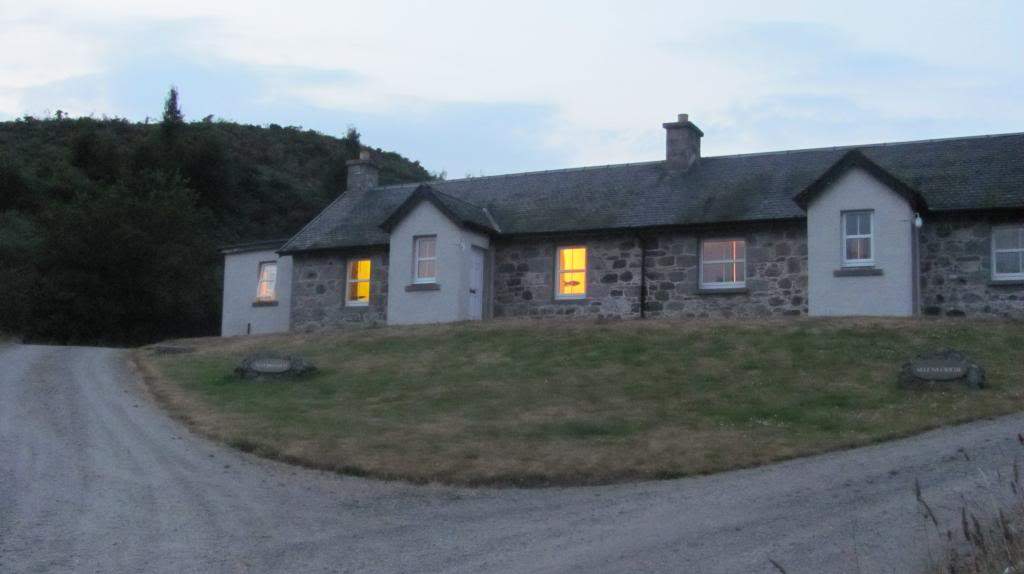 ai225.photobucket.com_albums_dd306_aserodio_Scotland_casa_IMG_0767_zps95e4efd2.jpg
