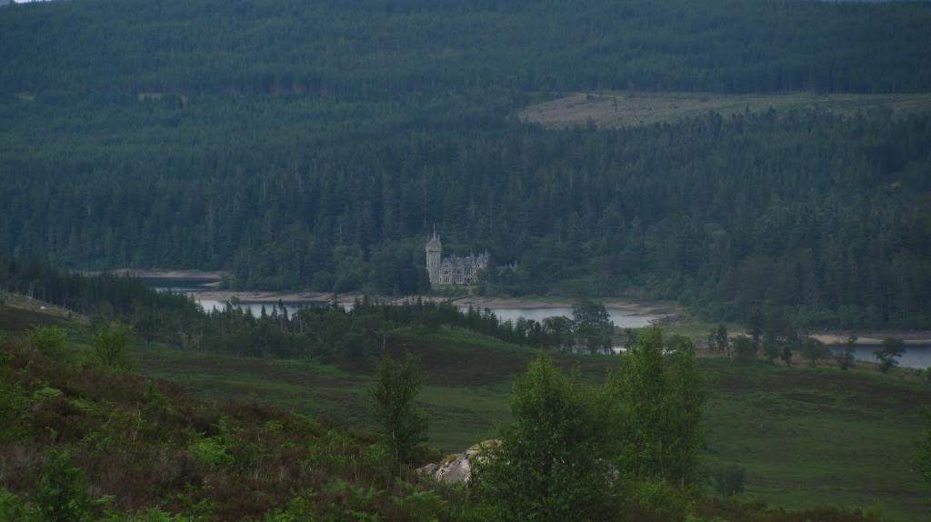 ai225.photobucket.com_albums_dd306_aserodio_Scotland_casa_Loch_20Laggan_IMG_3105_zps05ad7914.jpg
