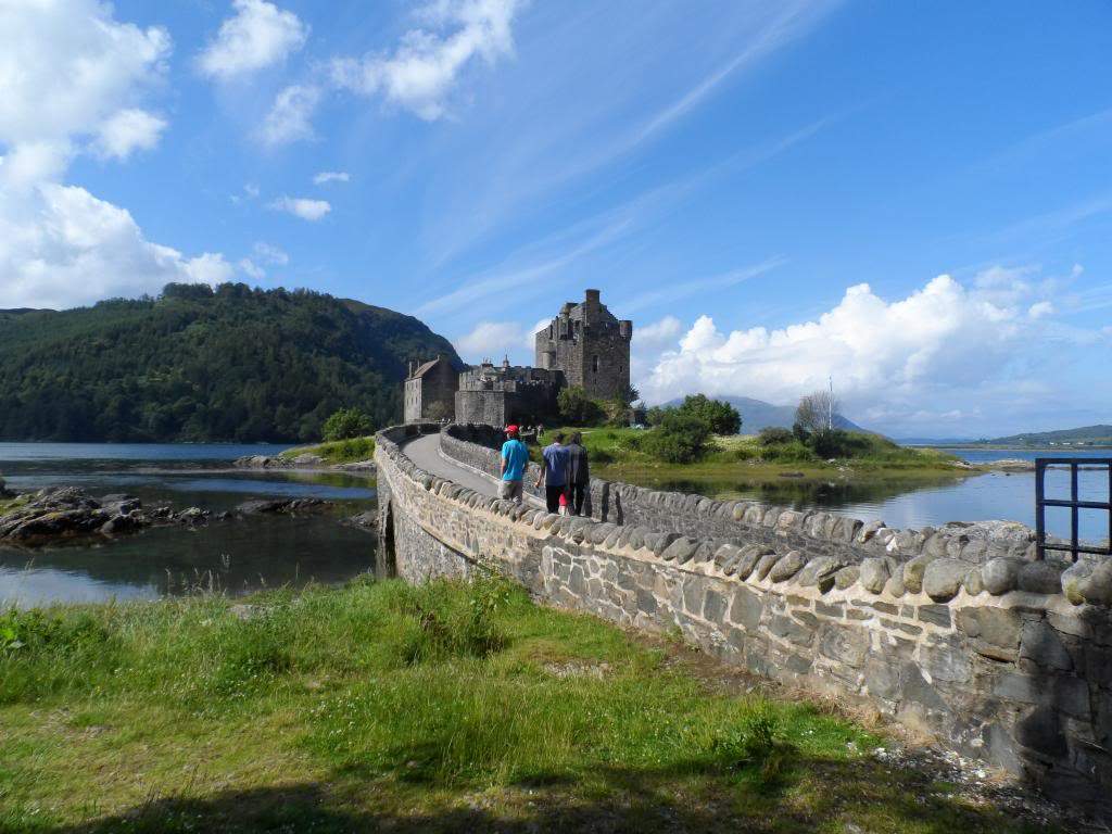 ai225.photobucket.com_albums_dd306_aserodio_Scotland_Eilean_200fc6e0c040f090b307d14bc42b920005.jpg