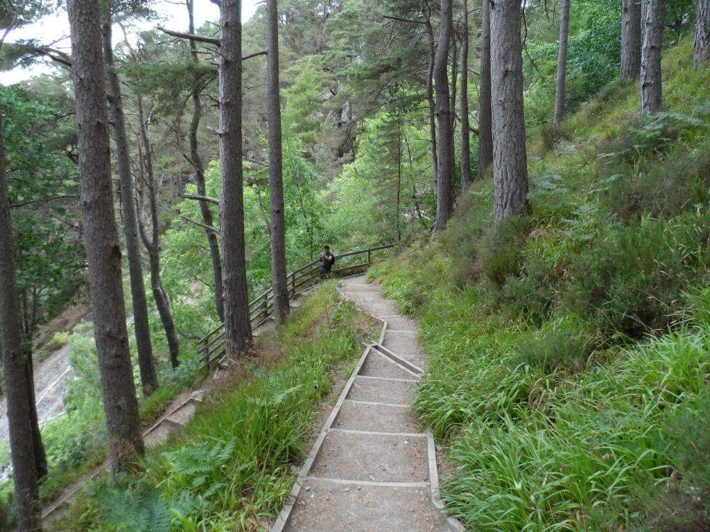 ai225.photobucket.com_albums_dd306_aserodio_Scotland_Fall_20of_20Foyers_SAM_0230_zps5e032654.jpg