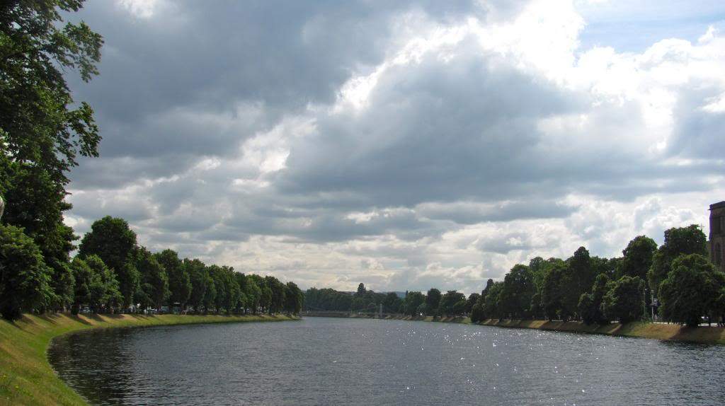 ai225.photobucket.com_albums_dd306_aserodio_Scotland_Inverness_IMG_0894_zps01d45531.jpg