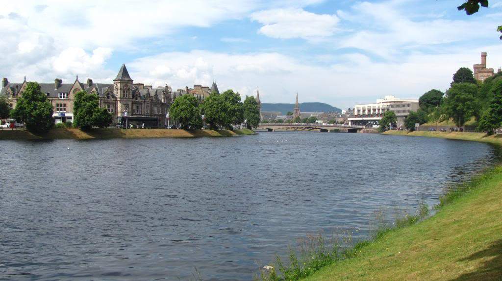ai225.photobucket.com_albums_dd306_aserodio_Scotland_Inverness_IMG_3258_zps2fbeadfb.jpg