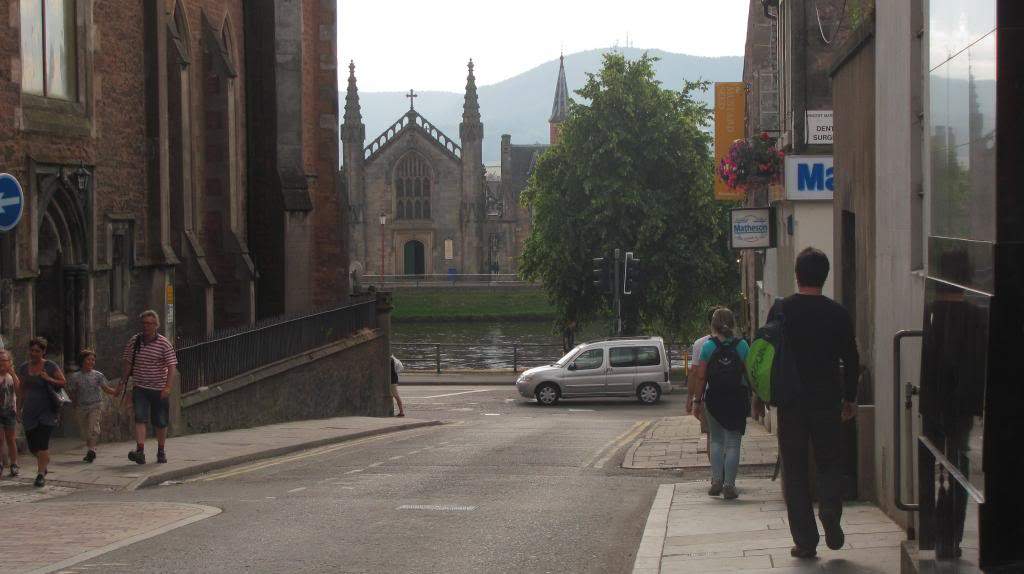 ai225.photobucket.com_albums_dd306_aserodio_Scotland_Inverness_IMG_3295_zps00e4dd83.jpg