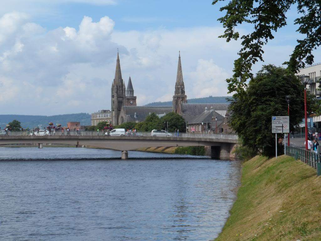 ai225.photobucket.com_albums_dd306_aserodio_Scotland_Inverness_SAM_0210_zpsc903b0a7.jpg