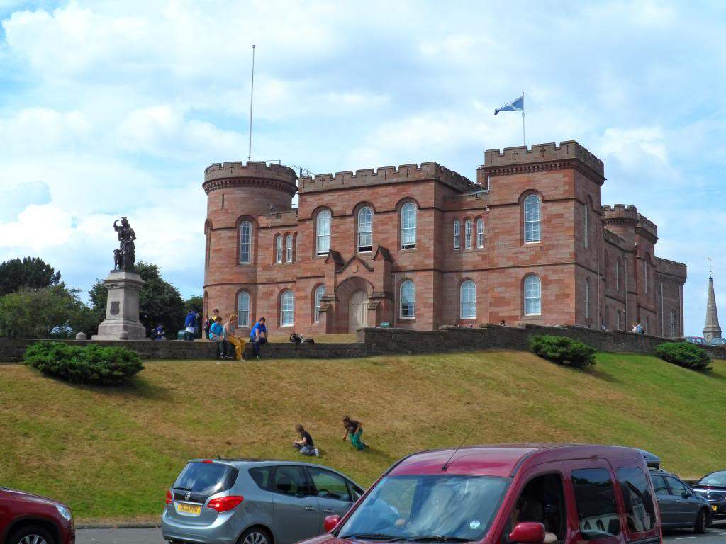 ai225.photobucket.com_albums_dd306_aserodio_Scotland_Inverness_SAM_0224_zpsb0ff794e.jpg