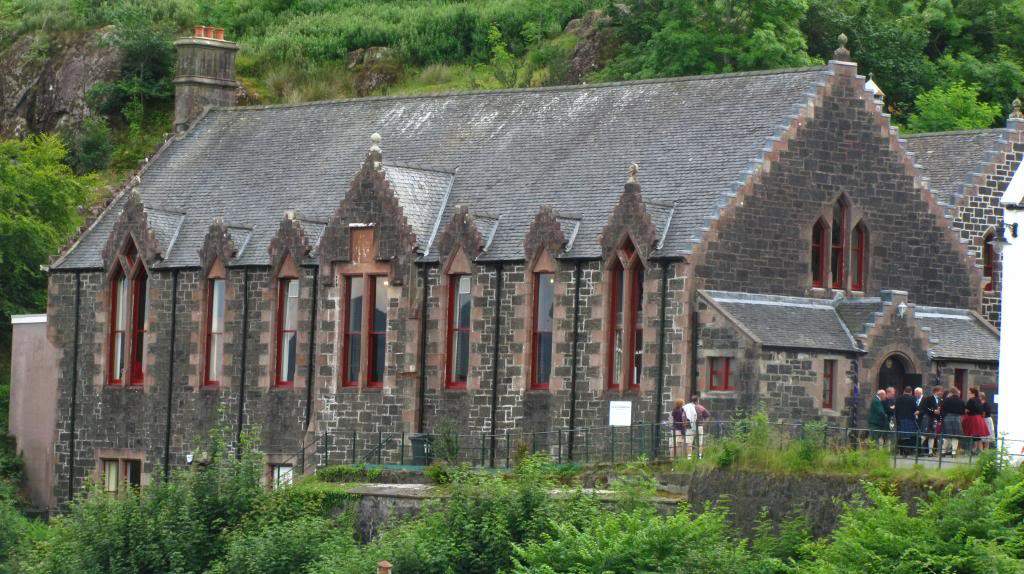 ai225.photobucket.com_albums_dd306_aserodio_Scotland_Isle_20of4f90c3996948cb9e7924205ba60ed55f.jpg