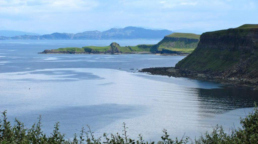 ai225.photobucket.com_albums_dd306_aserodio_Scotland_Isle_20of_20Skye_IMG_3925_zps33c938a7.jpg