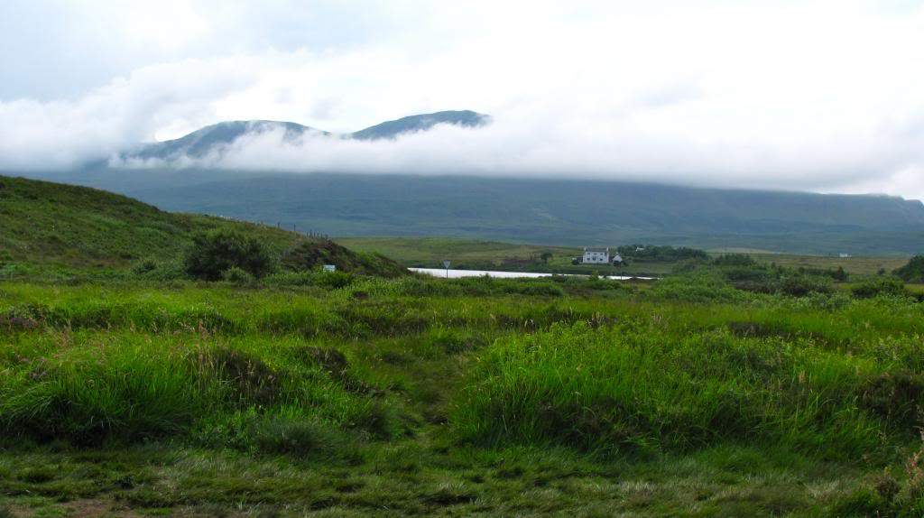 ai225.photobucket.com_albums_dd306_aserodio_Scotland_Isle_20of_20Skye_IMG_3928_zps7a227767.jpg