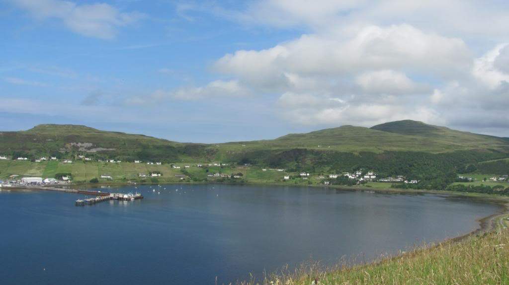 ai225.photobucket.com_albums_dd306_aserodio_Scotland_Isle_20of_20Skye_Uig_IMG_1313_zps840ebf07.jpg
