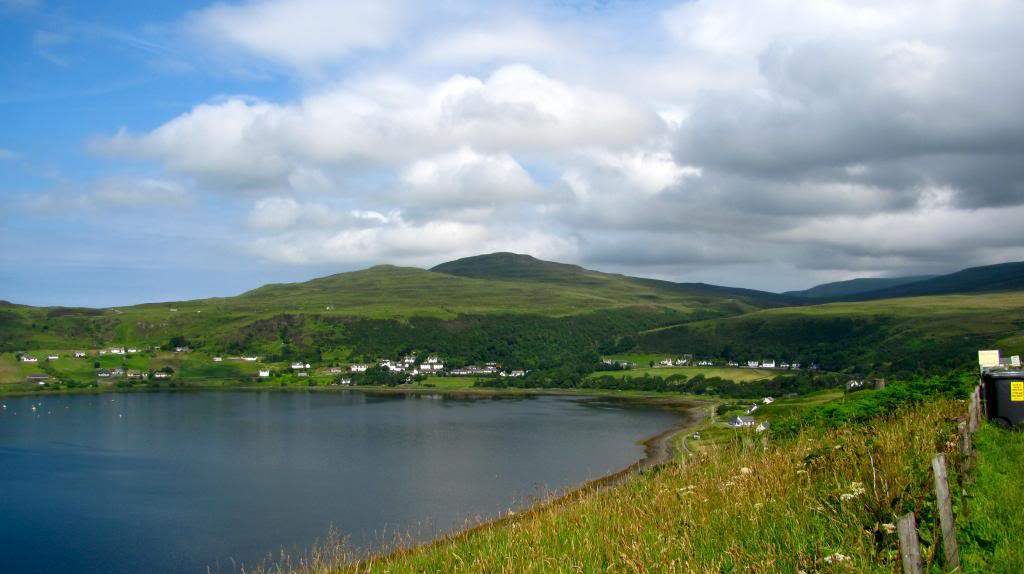 ai225.photobucket.com_albums_dd306_aserodio_Scotland_Isle_20of_20Skye_Uig_IMG_1316_zpsf27ba139.jpg