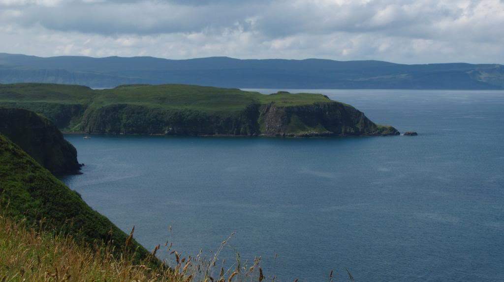 ai225.photobucket.com_albums_dd306_aserodio_Scotland_Isle_20of_20Skye_Uig_IMG_3830_zps3fda7f87.jpg