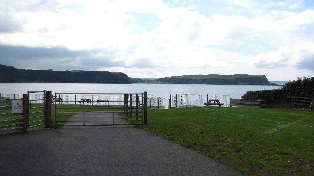 ai225.photobucket.com_albums_dd306_aserodio_Scotland_Isle_20of_20Skye_Uig_IMG_3835_zpsb2454642.jpg