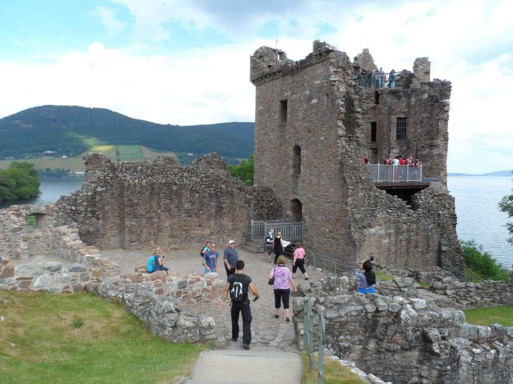 ai225.photobucket.com_albums_dd306_aserodio_Scotland_Urquhart_20Castle_SAM_0176_zps75931d2e.jpg