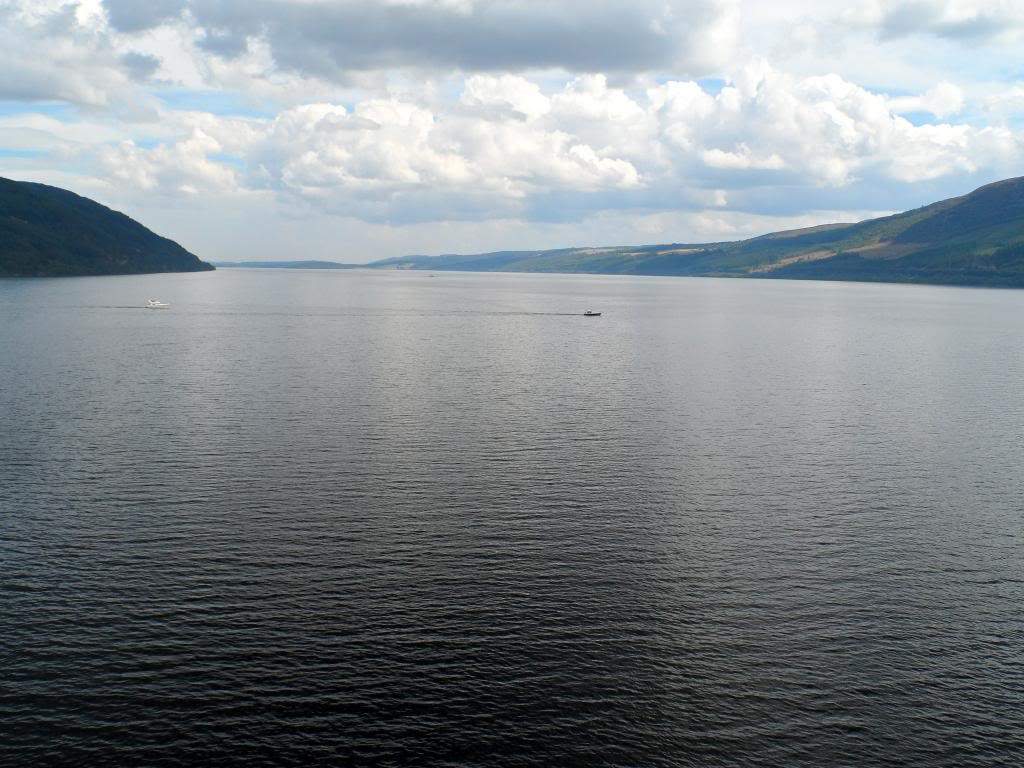 ai225.photobucket.com_albums_dd306_aserodio_Scotland_Urquhart_20Castle_SAM_0178_zpsa198b8d4.jpg