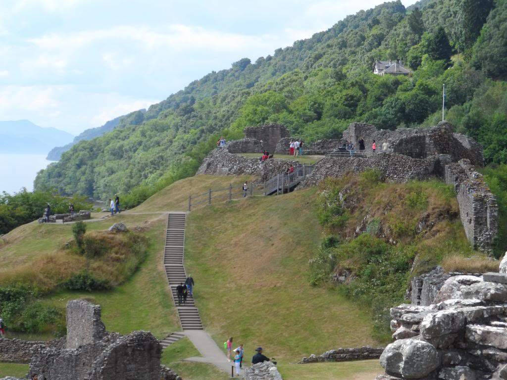 ai225.photobucket.com_albums_dd306_aserodio_Scotland_Urquhart_20Castle_SAM_0183_zpsce6692a1.jpg