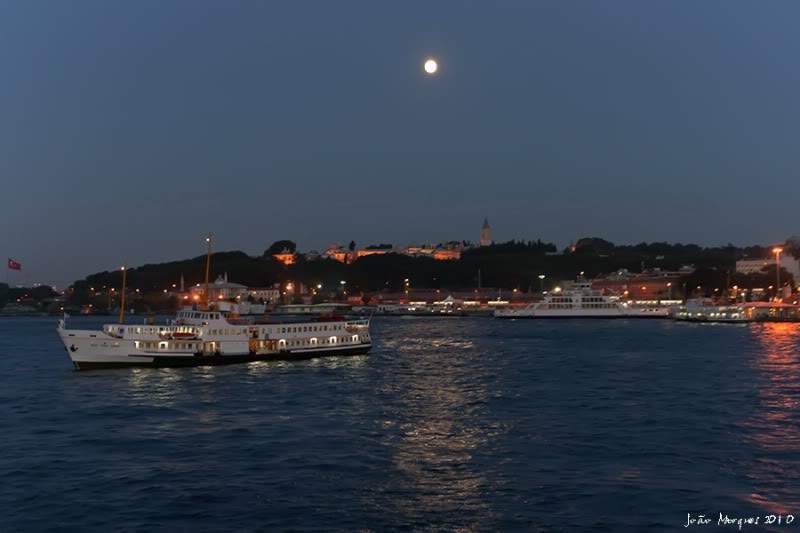 ai225.photobucket.com_albums_dd86_JJPPMM_Istambul_BosforoNoite.jpg