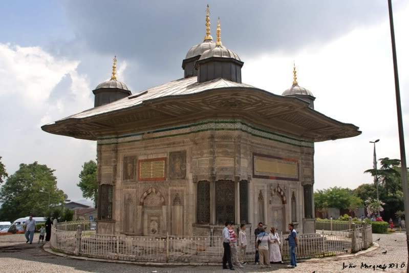 ai225.photobucket.com_albums_dd86_JJPPMM_Istambul_FonteAhmetIII.jpg