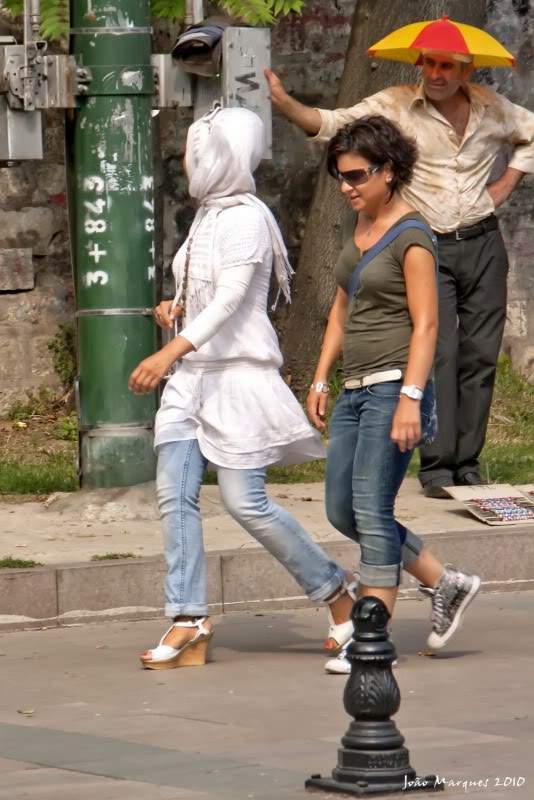ai225.photobucket.com_albums_dd86_JJPPMM_Istambul_Gentes1.jpg