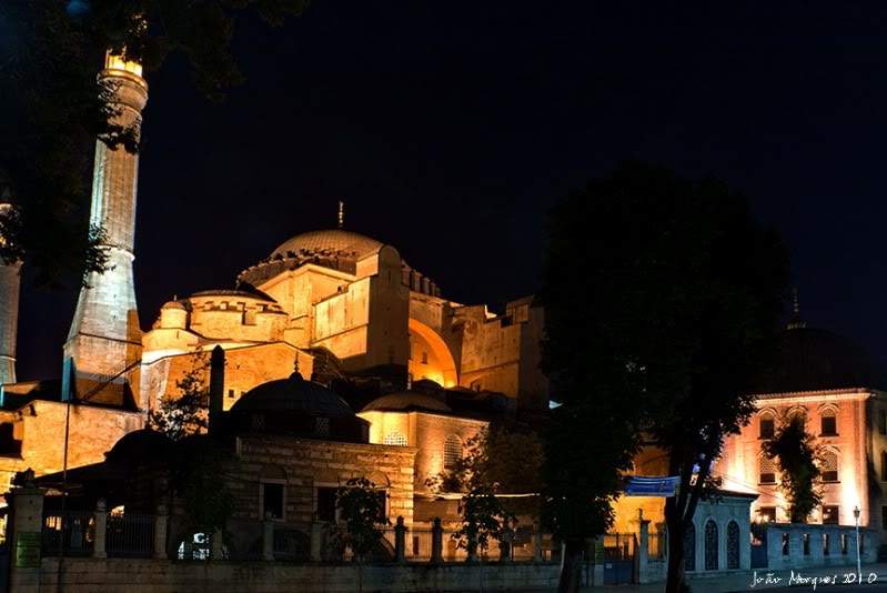 ai225.photobucket.com_albums_dd86_JJPPMM_Istambul_HagiaSophiaNoite.jpg