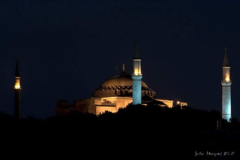 ai225.photobucket.com_albums_dd86_JJPPMM_Istambul_HagiaSophiaNoite1.jpg