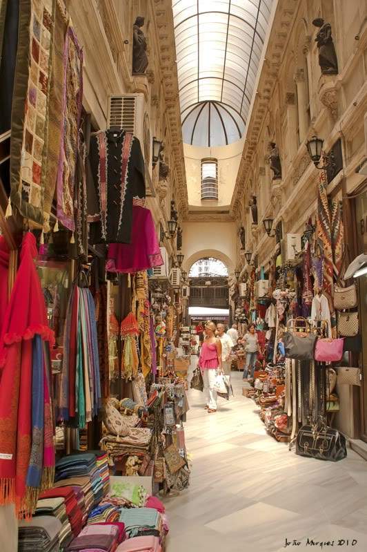 ai225.photobucket.com_albums_dd86_JJPPMM_Istambul_IstiklalCaddesi4.jpg