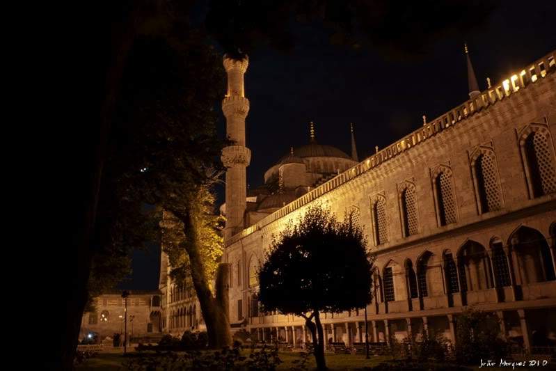 ai225.photobucket.com_albums_dd86_JJPPMM_Istambul_MesquitaAzulNoite_1.jpg