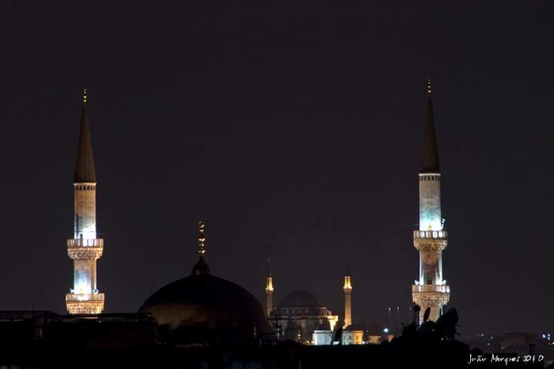 ai225.photobucket.com_albums_dd86_JJPPMM_Istambul_MesquitaNovaNoite.jpg