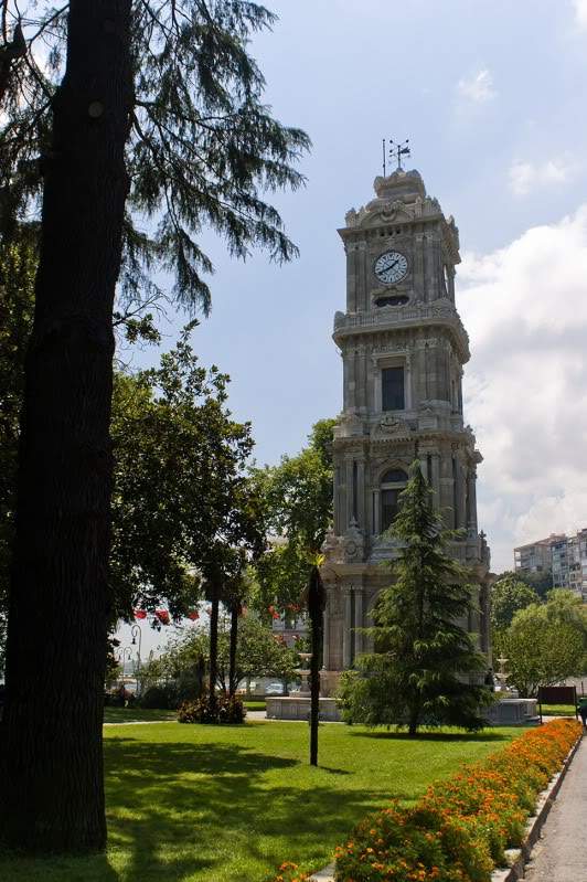 ai225.photobucket.com_albums_dd86_JJPPMM_Istambul_PalacioDholma1.jpg