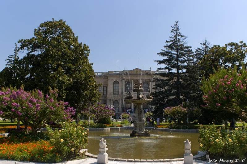 ai225.photobucket.com_albums_dd86_JJPPMM_Istambul_PalacioDholma2.jpg