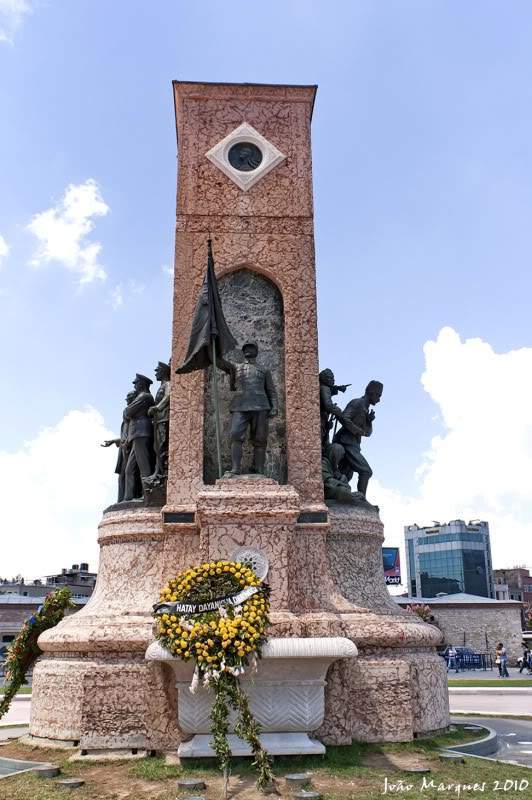 ai225.photobucket.com_albums_dd86_JJPPMM_Istambul_Taksin.jpg