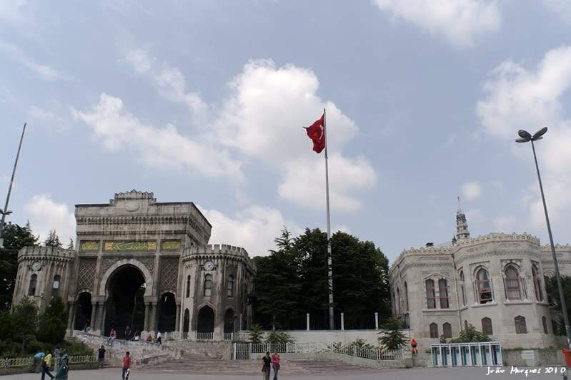 ai225.photobucket.com_albums_dd86_JJPPMM_Istambul_Universidade.jpg