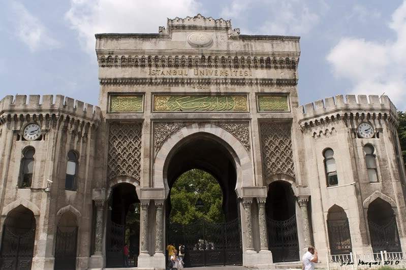 ai225.photobucket.com_albums_dd86_JJPPMM_Istambul_Universidade1.jpg