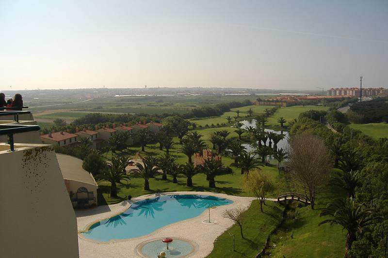 ai295.photobucket.com_albums_mm128_nunofneves_Portal_Piscinaexterior.jpg