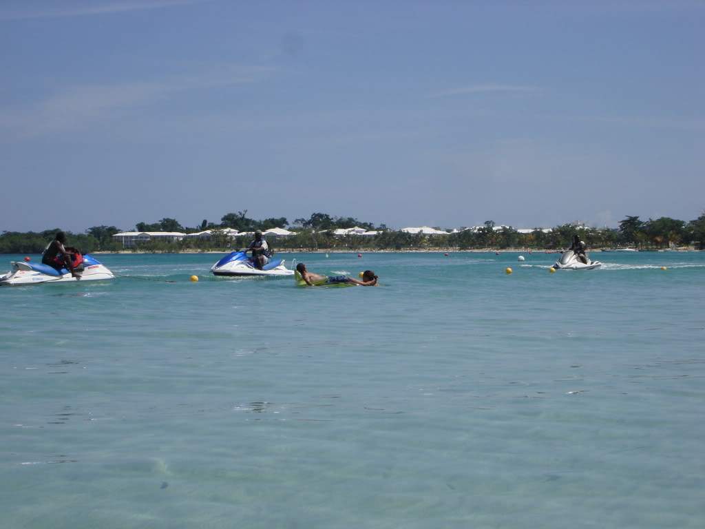 ai309.photobucket.com_albums_kk369_nclau2006_DSC04693.jpg
